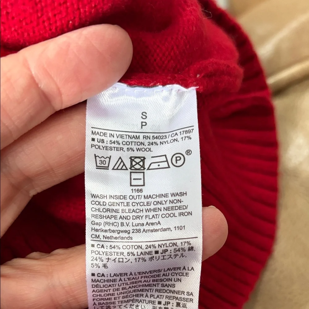 Clearance! Banana Republic Red Turtleneck Sweater – Size Small - Picture 6 of 6